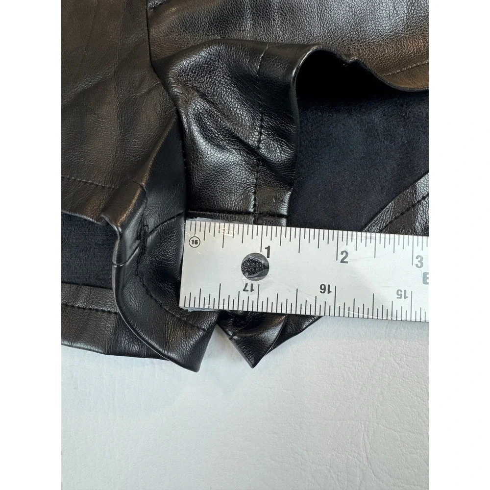 Forever 21 Womens Pleather Shorts Small Black Y2K Edgy Going Out